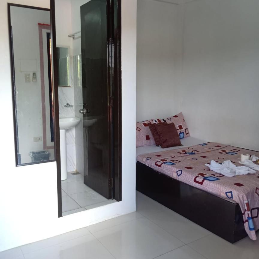 إل نيدو Chelle'S Apartelle-Inn المظهر الخارجي الصورة